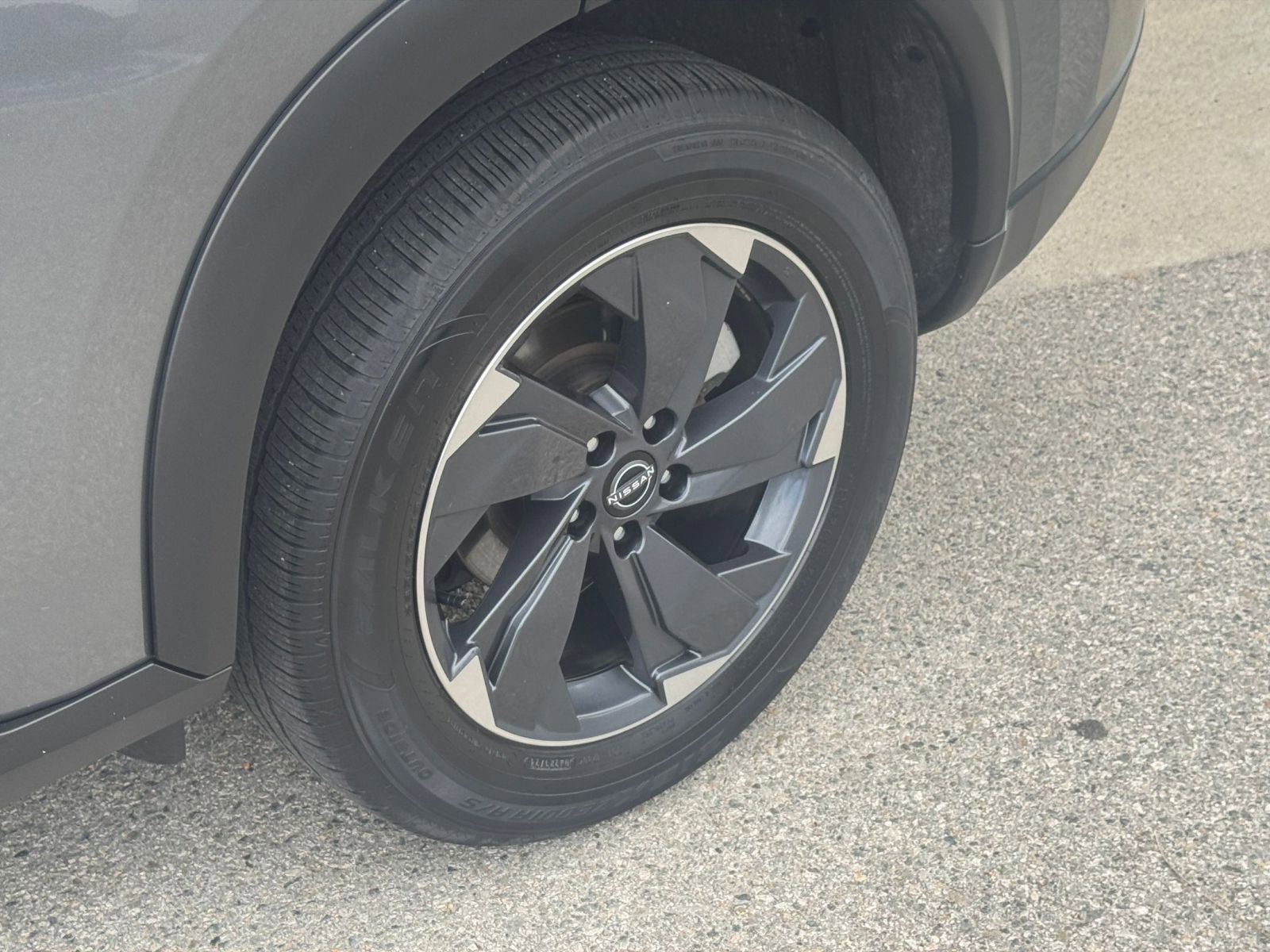Used 2025 Nissan Rogue SV FWD image 32