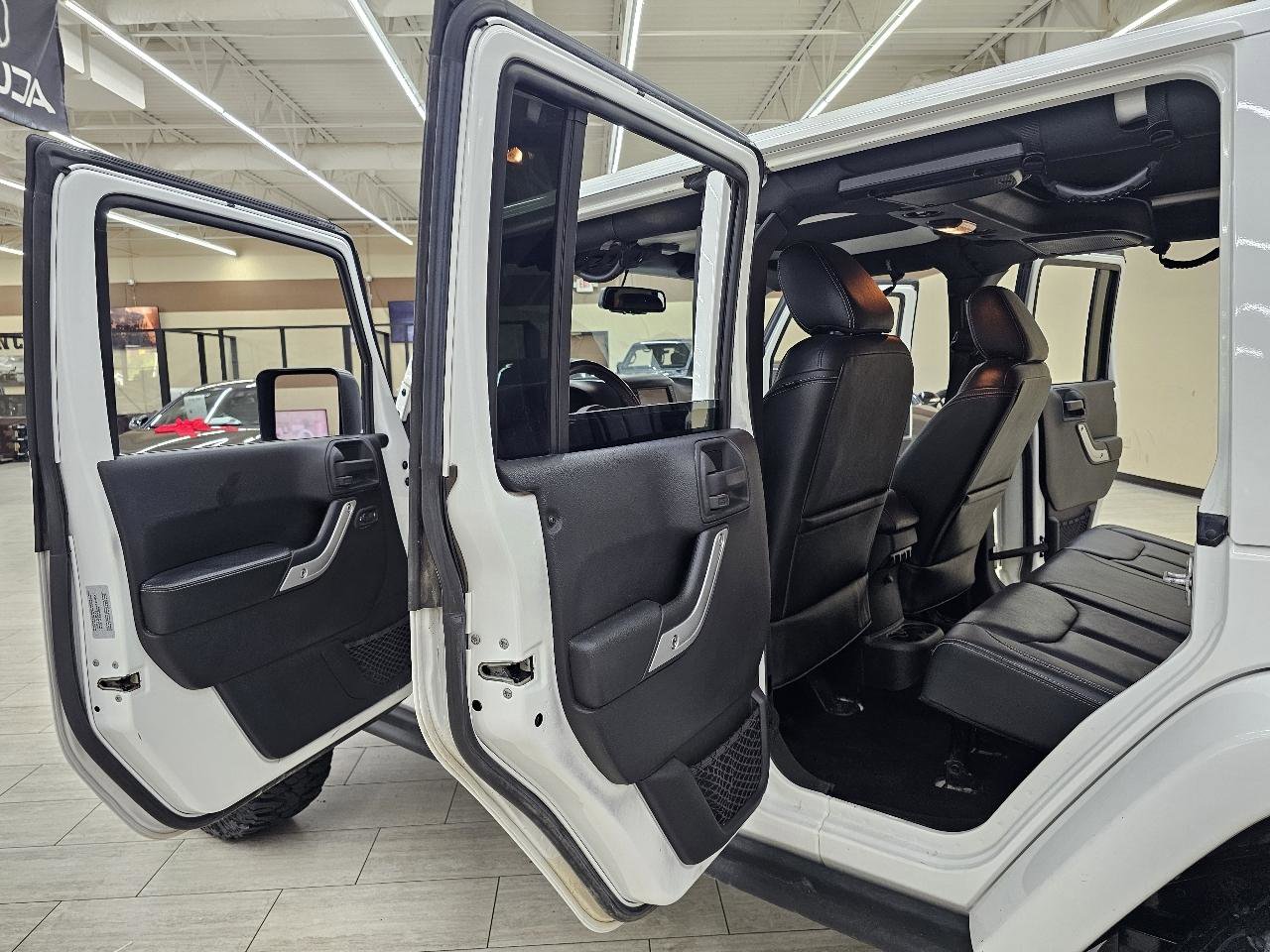Used 2016 Jeep Wrangler Unlimited Rubicon AWD/4WD image 13