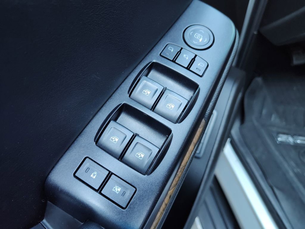 Used 2018 GMC Yukon Denali image 16