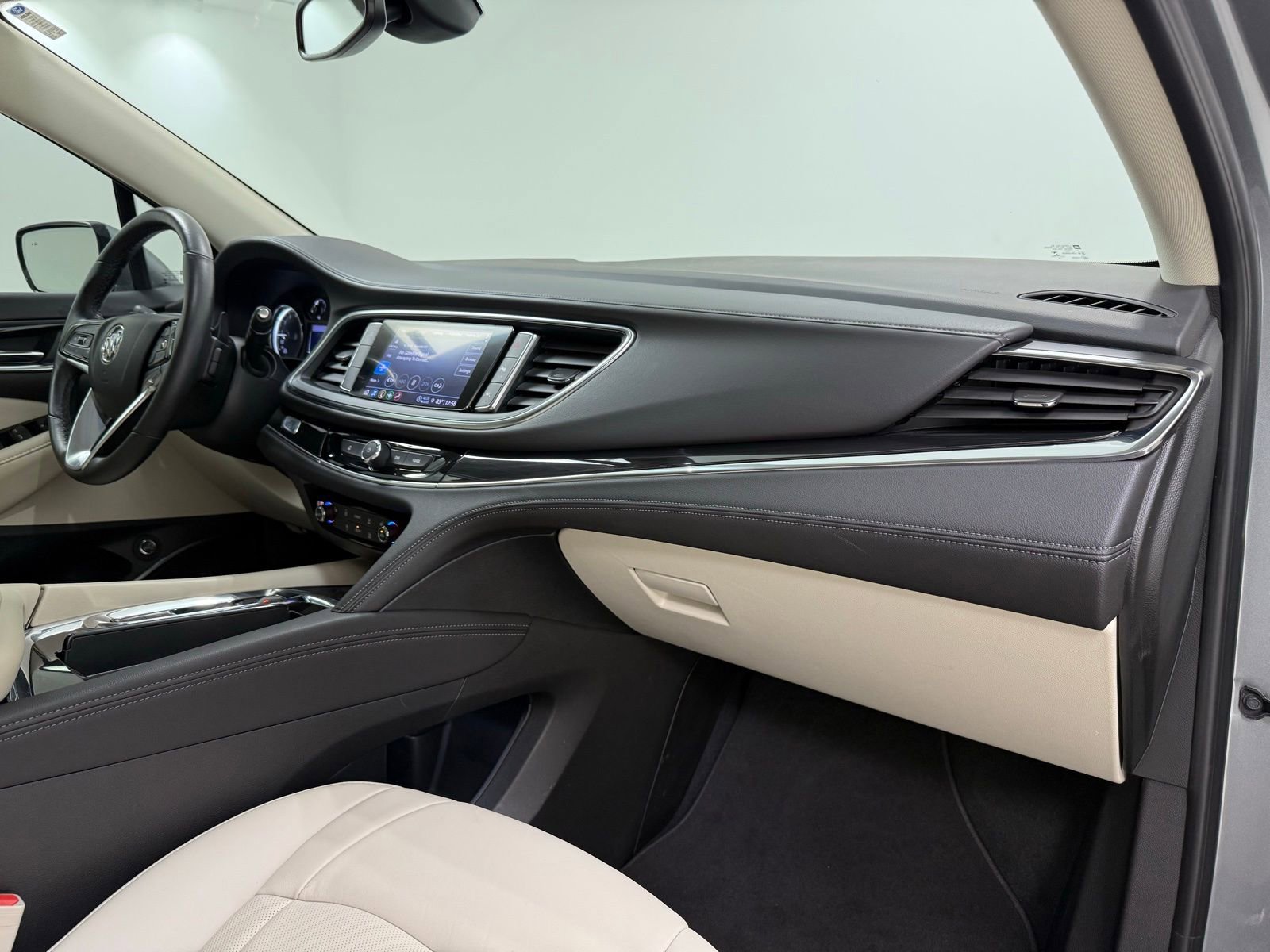 Used 2023 Buick Enclave Essence w/ Sport Touring Edition FWD image 32