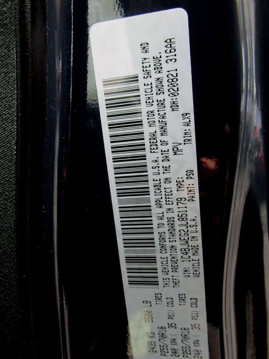 Used 2018 Jeep Wrangler Unlimited Sahara w/ Connectivity Group image 35