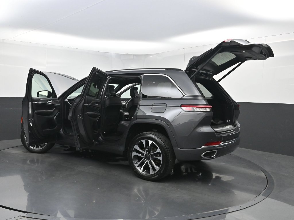Used 2022 Jeep Grand Cherokee Overland w/ Luxury Tech Group IV RWD image 44