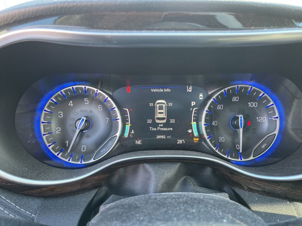 Used 2023 Chrysler Pacifica Limited image 16