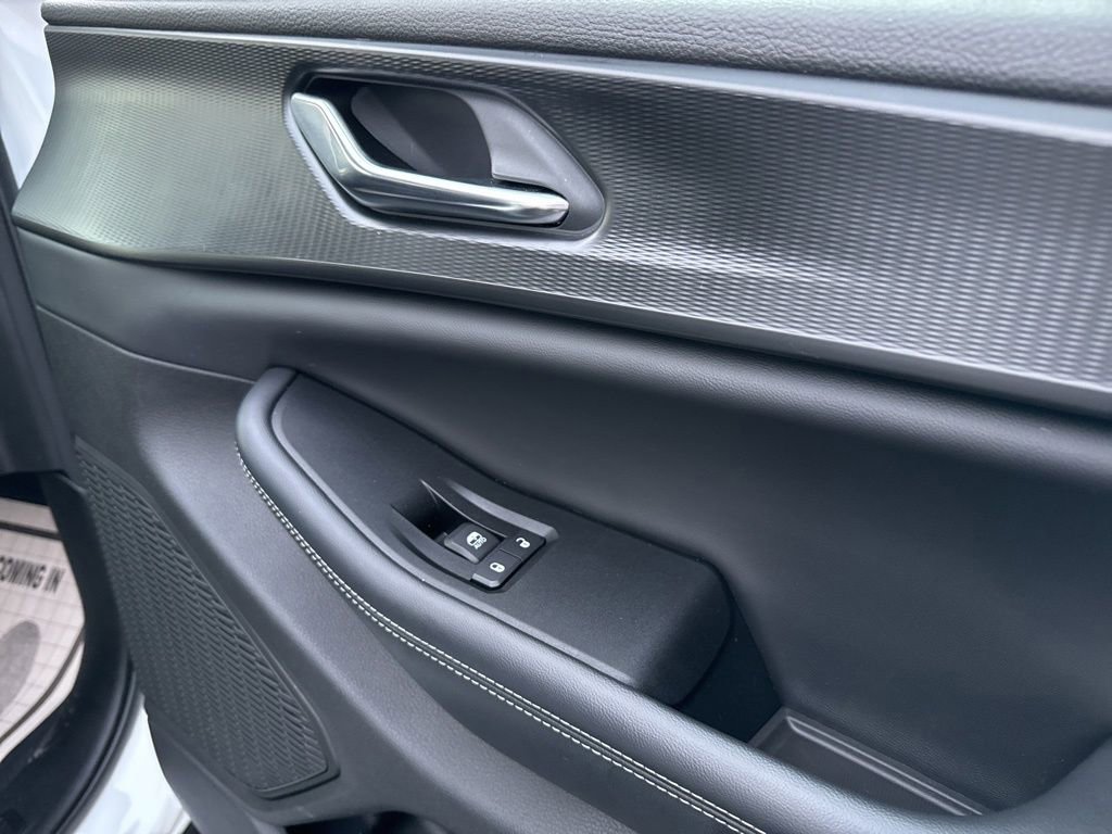 Used 2024 Jeep Grand Cherokee Laredo X image 46