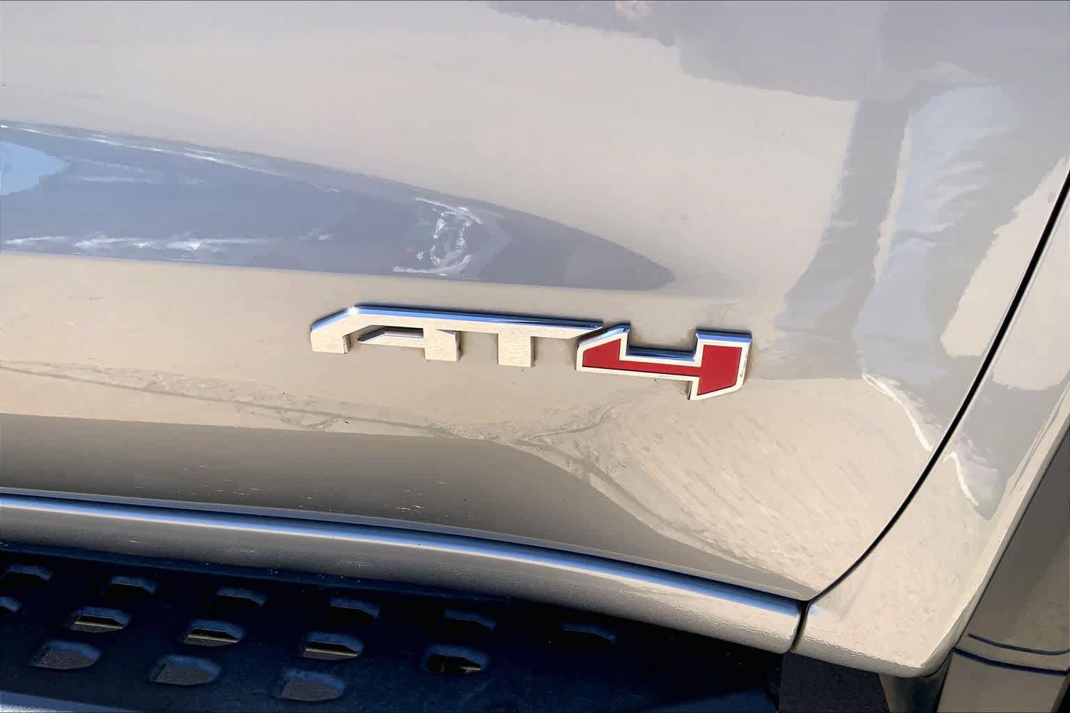 Used 2023 GMC Sierra 1500 AT4 w/ Technology Package AWD/4WD image 10