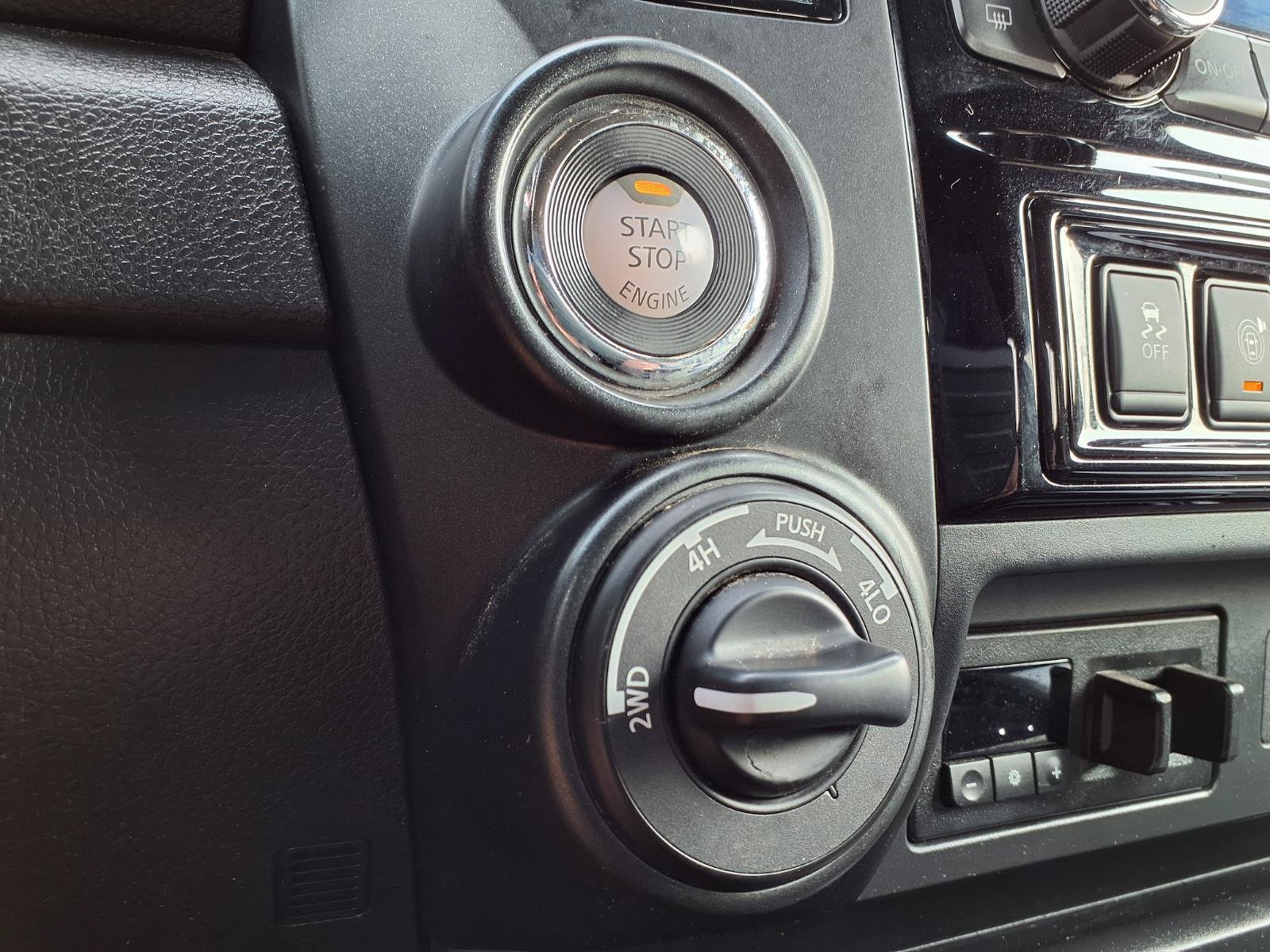 Used 2023 Nissan Titan PRO-4X w/ Pro-4x Convenience Package AWD/4WD image 11
