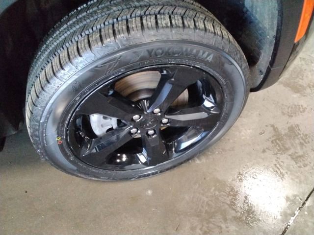 Used 2024 Jeep Grand Cherokee L Limited w/ Luxury Tech Group II image 18