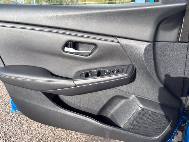 Used 2025 Nissan Sentra SV FWD image 10