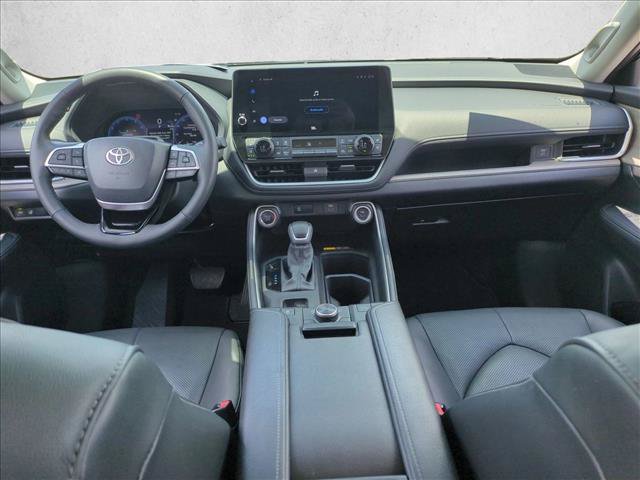 Certified 2025 Toyota Grand Highlander AWD image 17