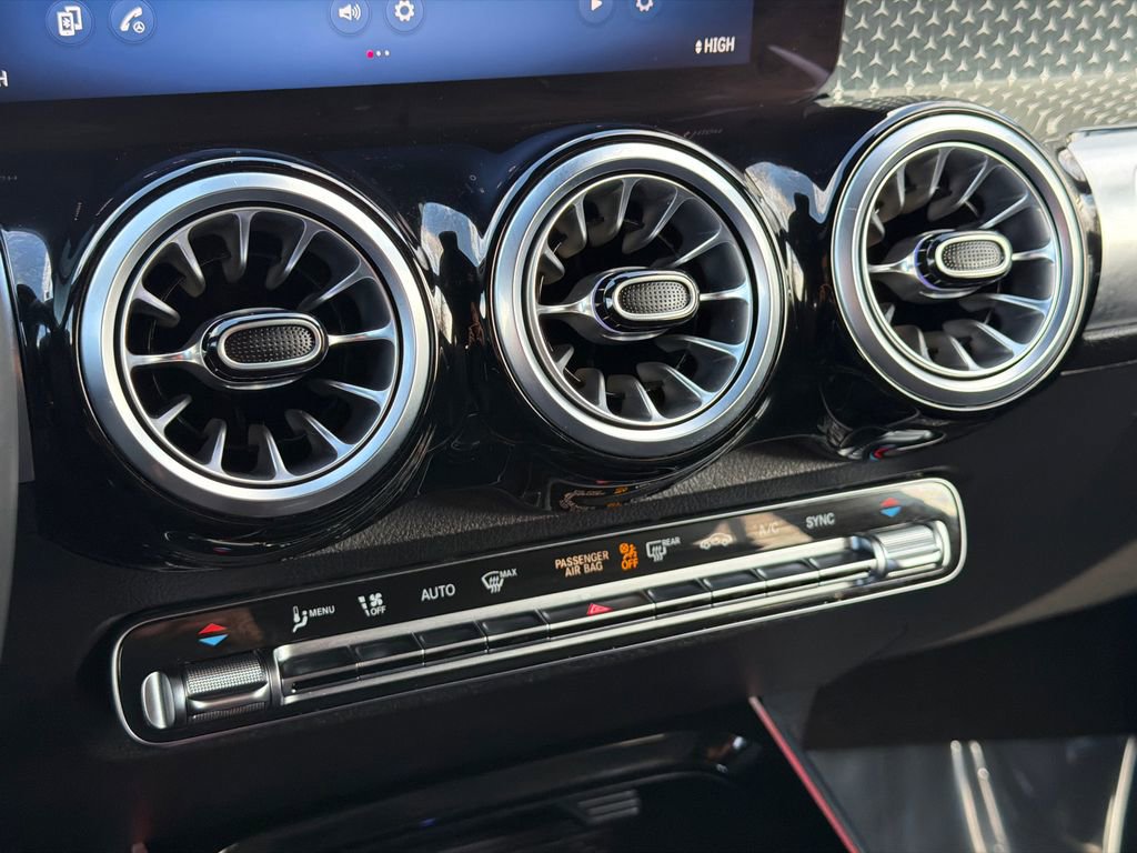 Used 2024 Mercedes-Benz GLB 250 4MATIC image 27