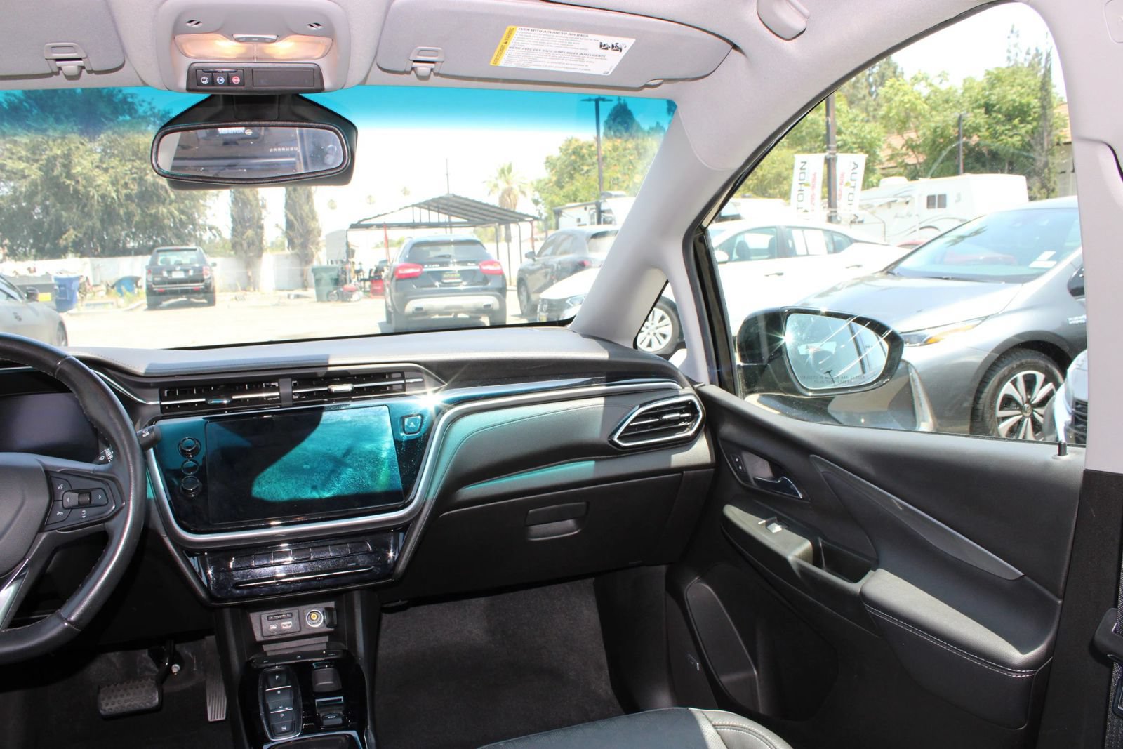 Used 2022 Chevrolet Bolt LT w/ Infotainment Package FWD image 31