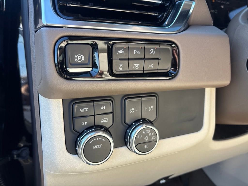 New 2026 GMC Yukon XL Denali w/ Sun & Power Step Package AWD/4WD image 16