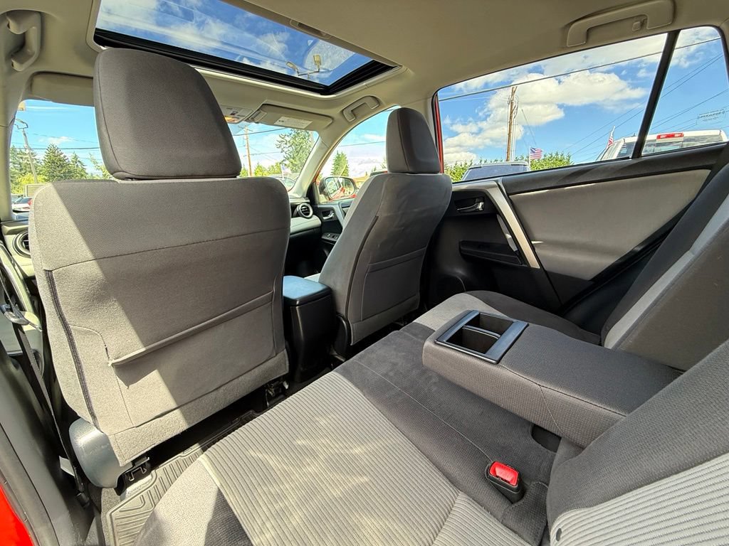 Used 2015 Toyota RAV4 XLE AWD/4WD image 14