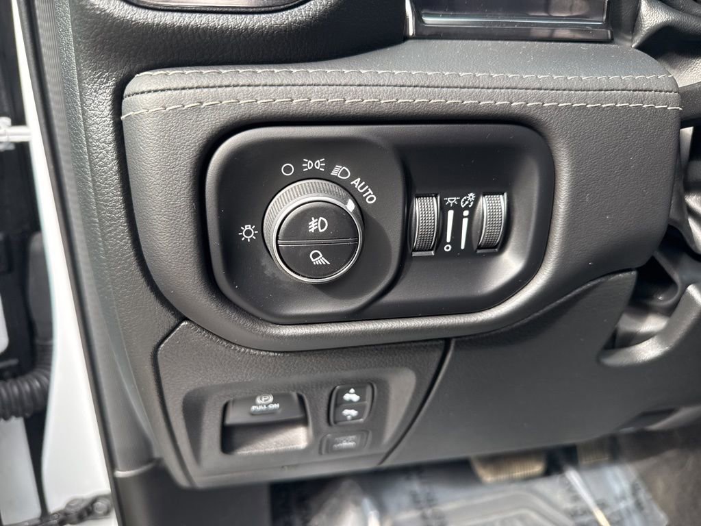 Used 2025 RAM 1500 Limited AWD/4WD image 11