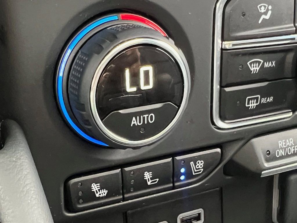 Used 2024 Chevrolet Tahoe High Country w/ Premium Package AWD/4WD image 8