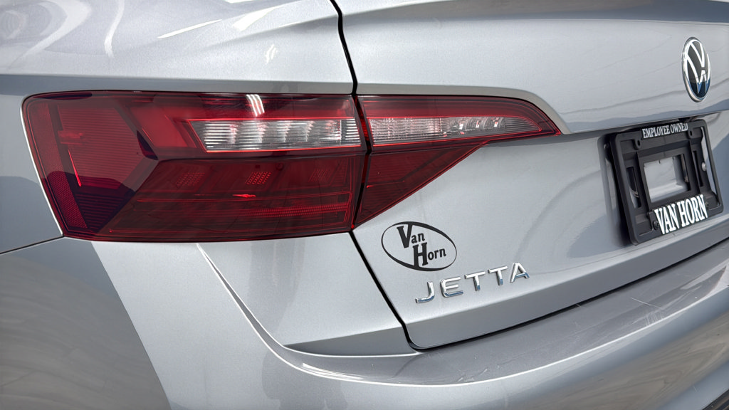 Certified 2024 Volkswagen Jetta SE FWD image 35