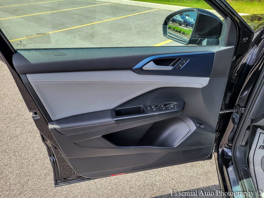 Used 2024 Volkswagen Taos SE FWD image 25