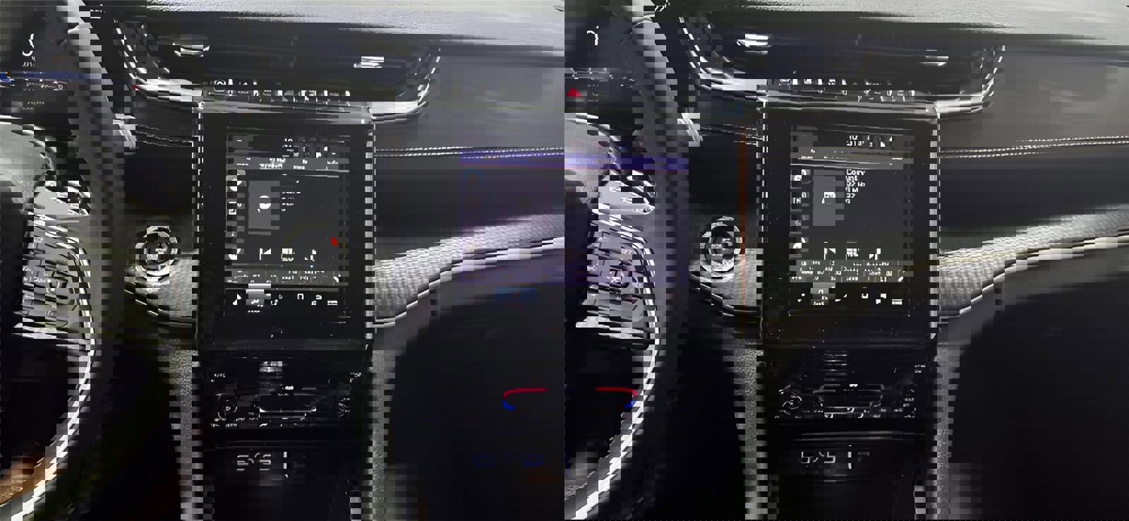 Used 2023 Jeep Grand Cherokee Laredo image 14