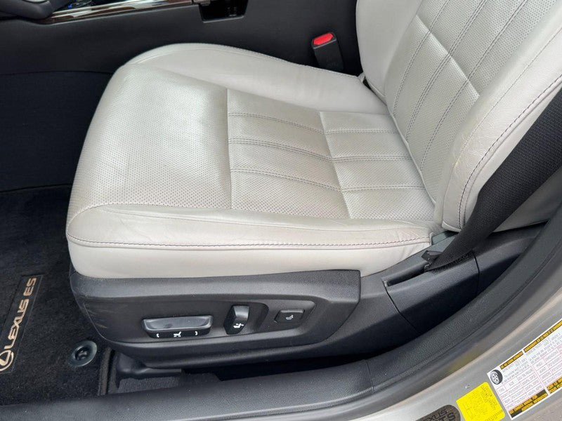Used 2017 Lexus ES 350 w/ Luxury Package FWD image 24