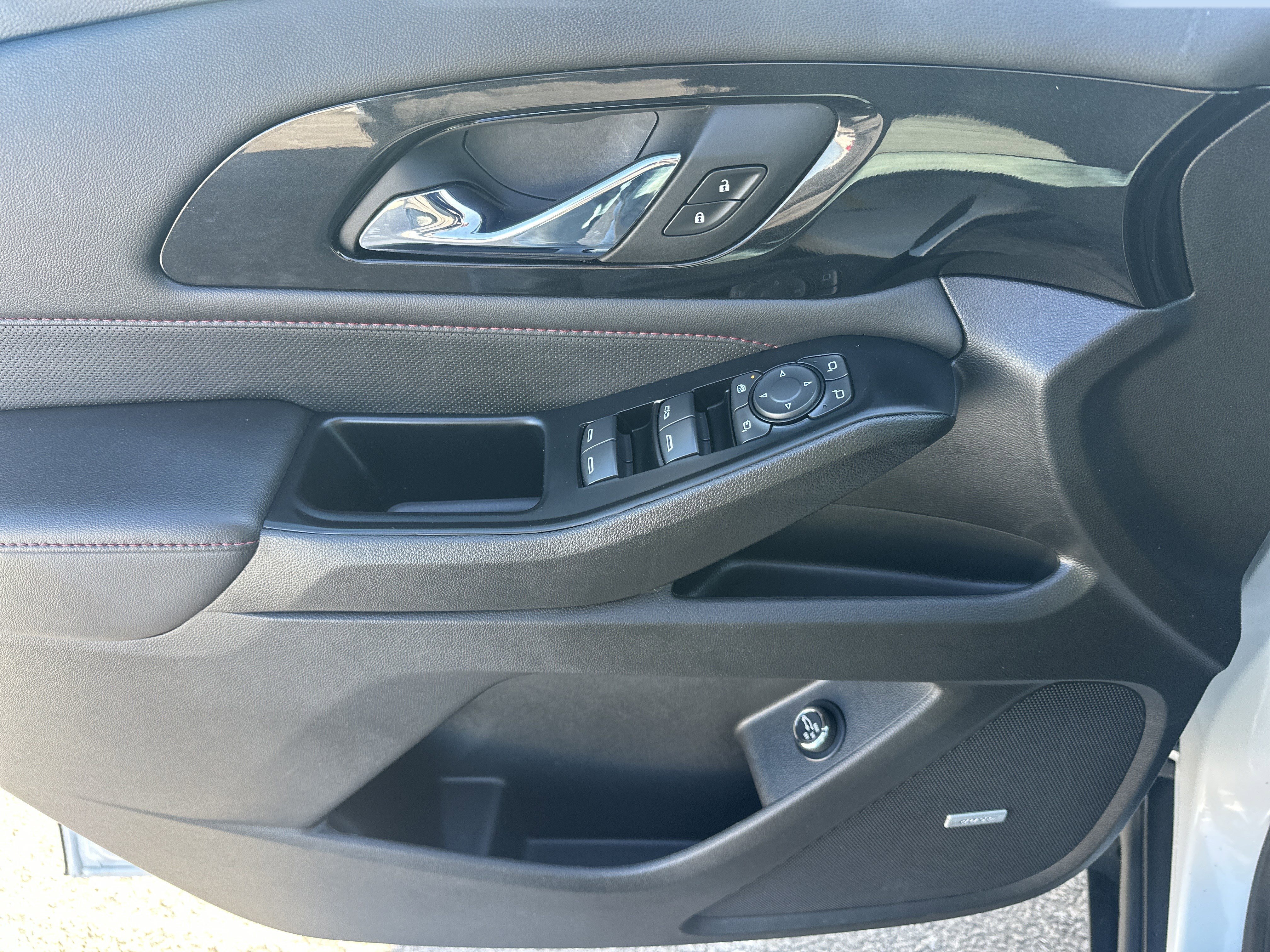 Certified 2024 Chevrolet Traverse RS image 8