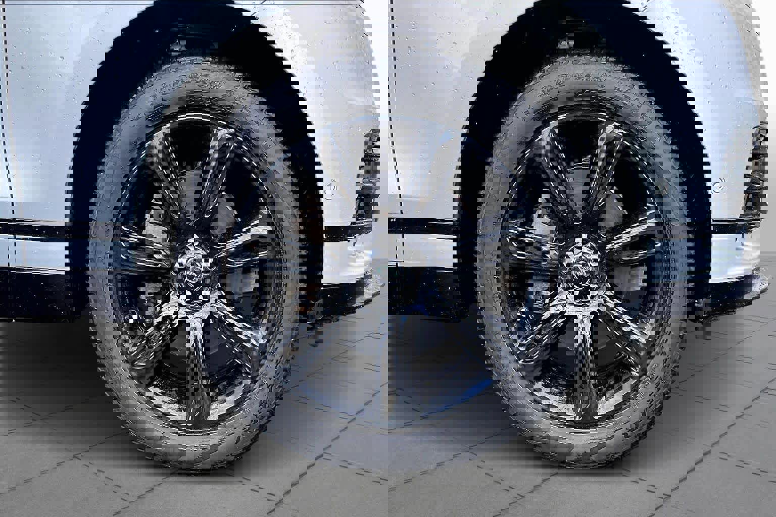 Used 2021 Land Rover Range Rover Velar R-Dynamic S image 10