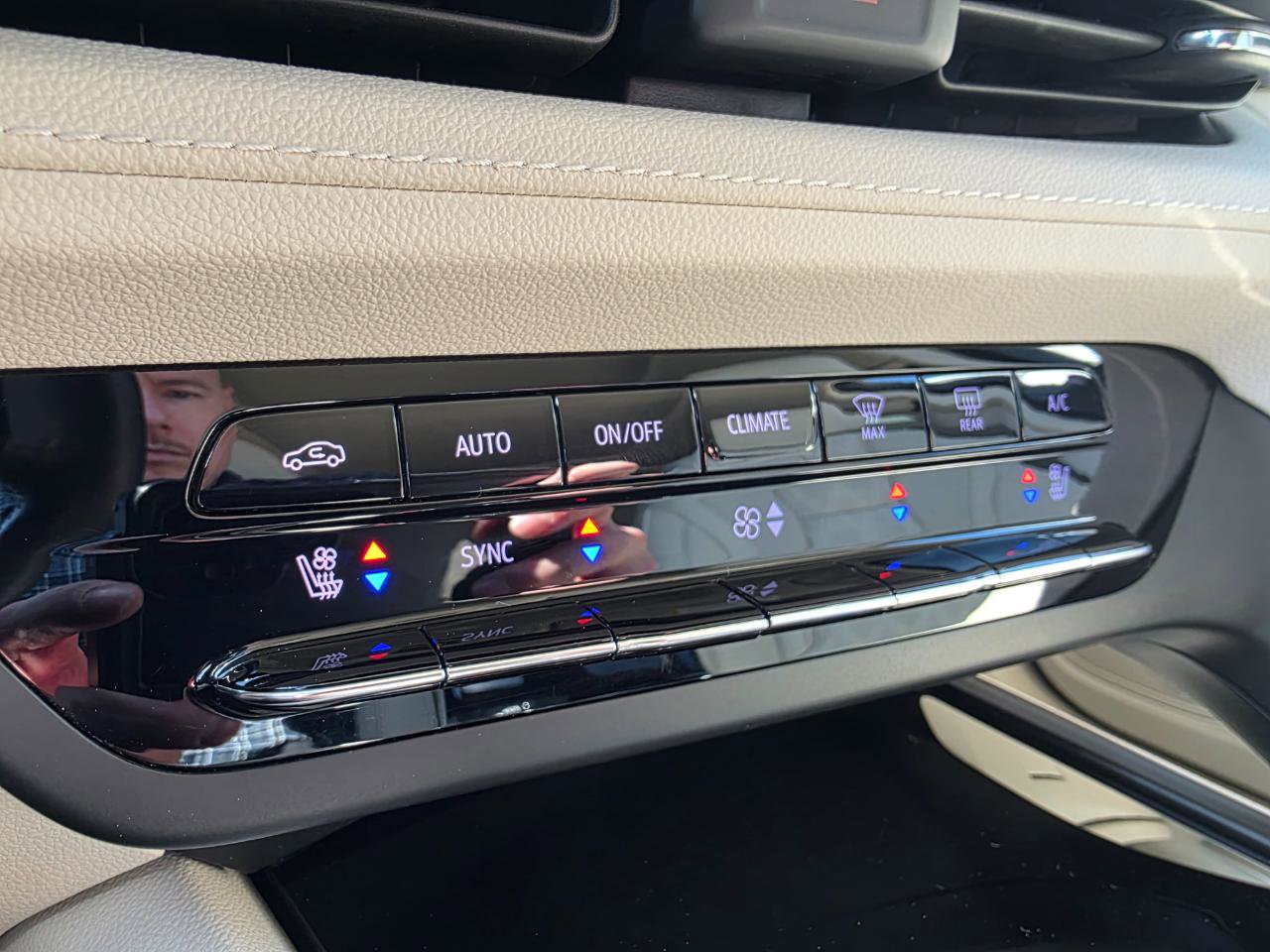 Used 2021 Buick Envision Avenir w/ Technology Package II image 7