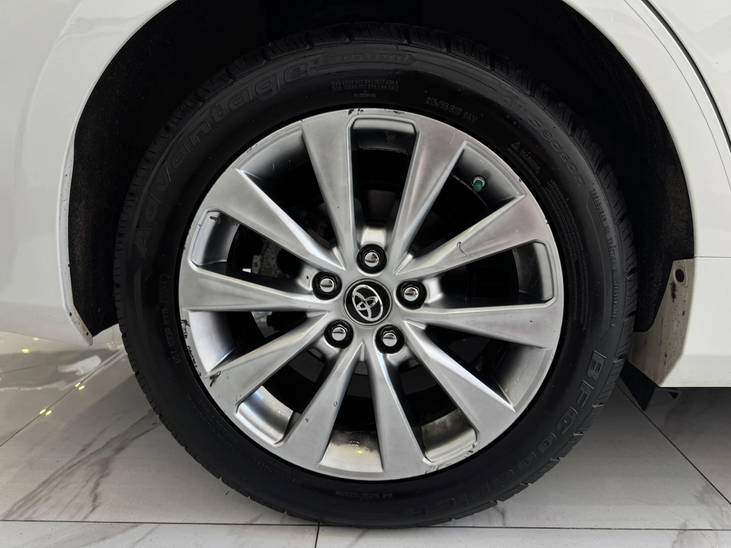 Used 2017 Toyota Camry XLE FWD image 10