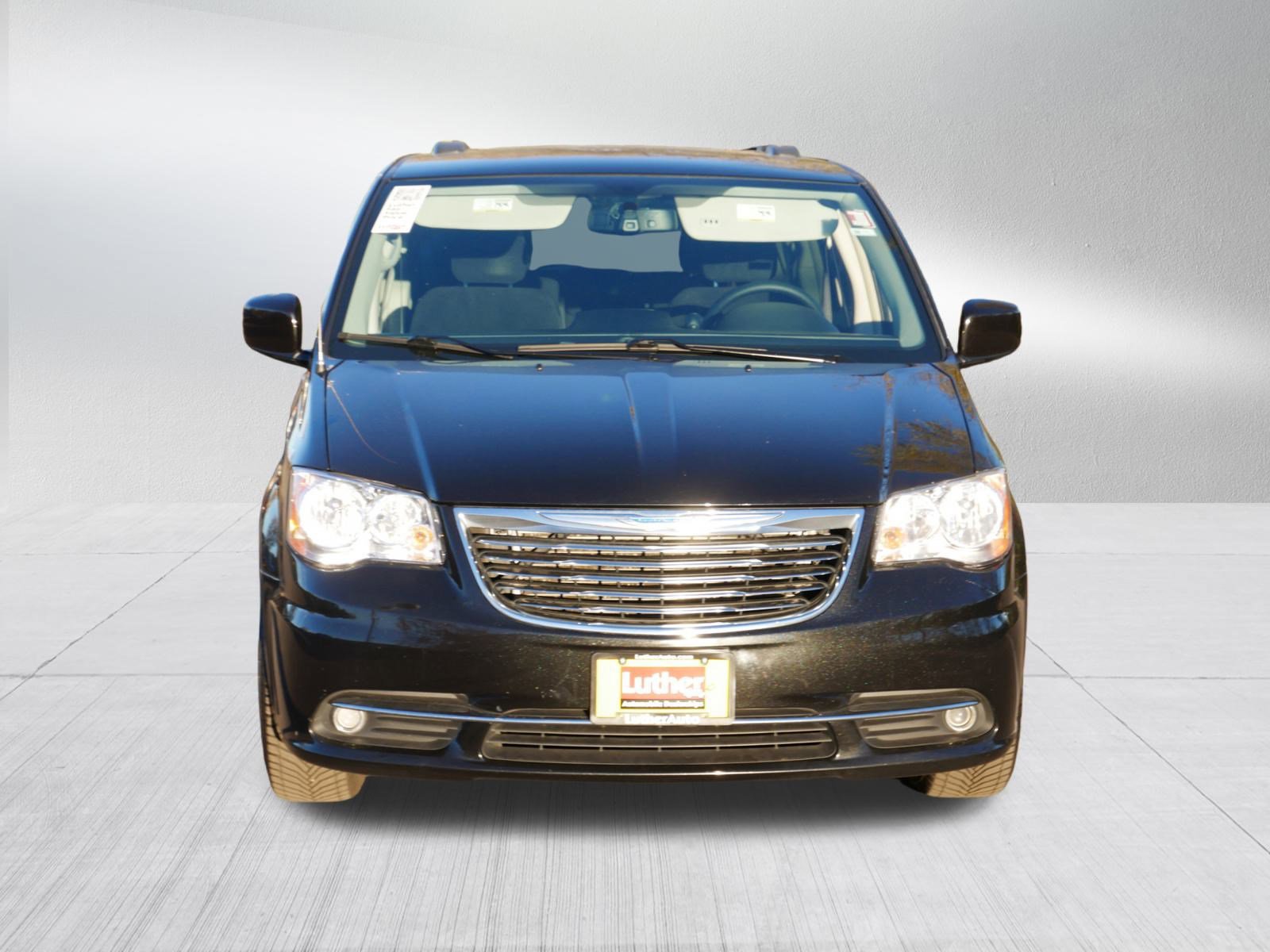 Used 2014 Chrysler Town & Country Touring video 2