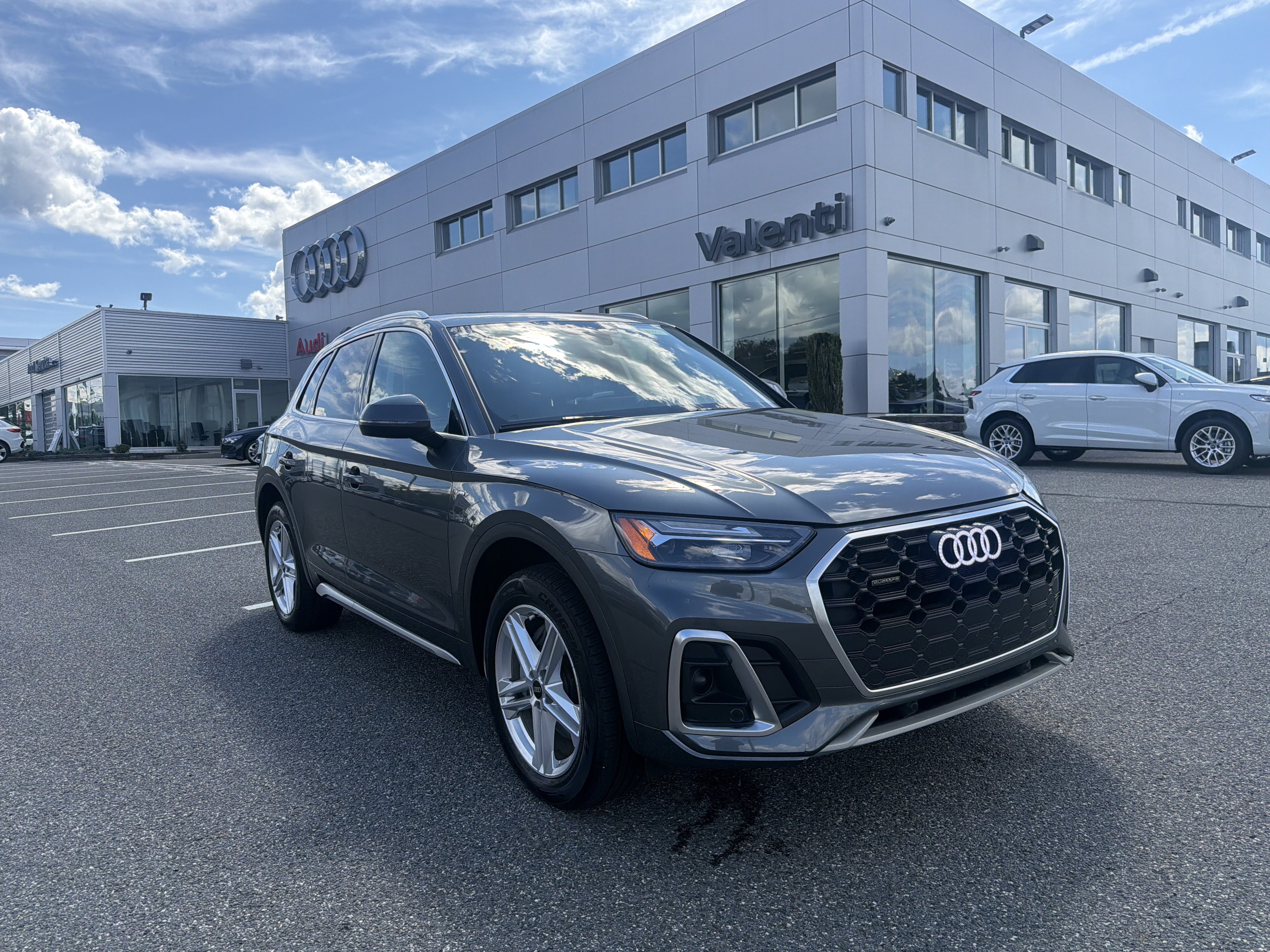 Certified 2024 Audi Q5 e Premium w/ Convenience Package AWD/4WD image 1