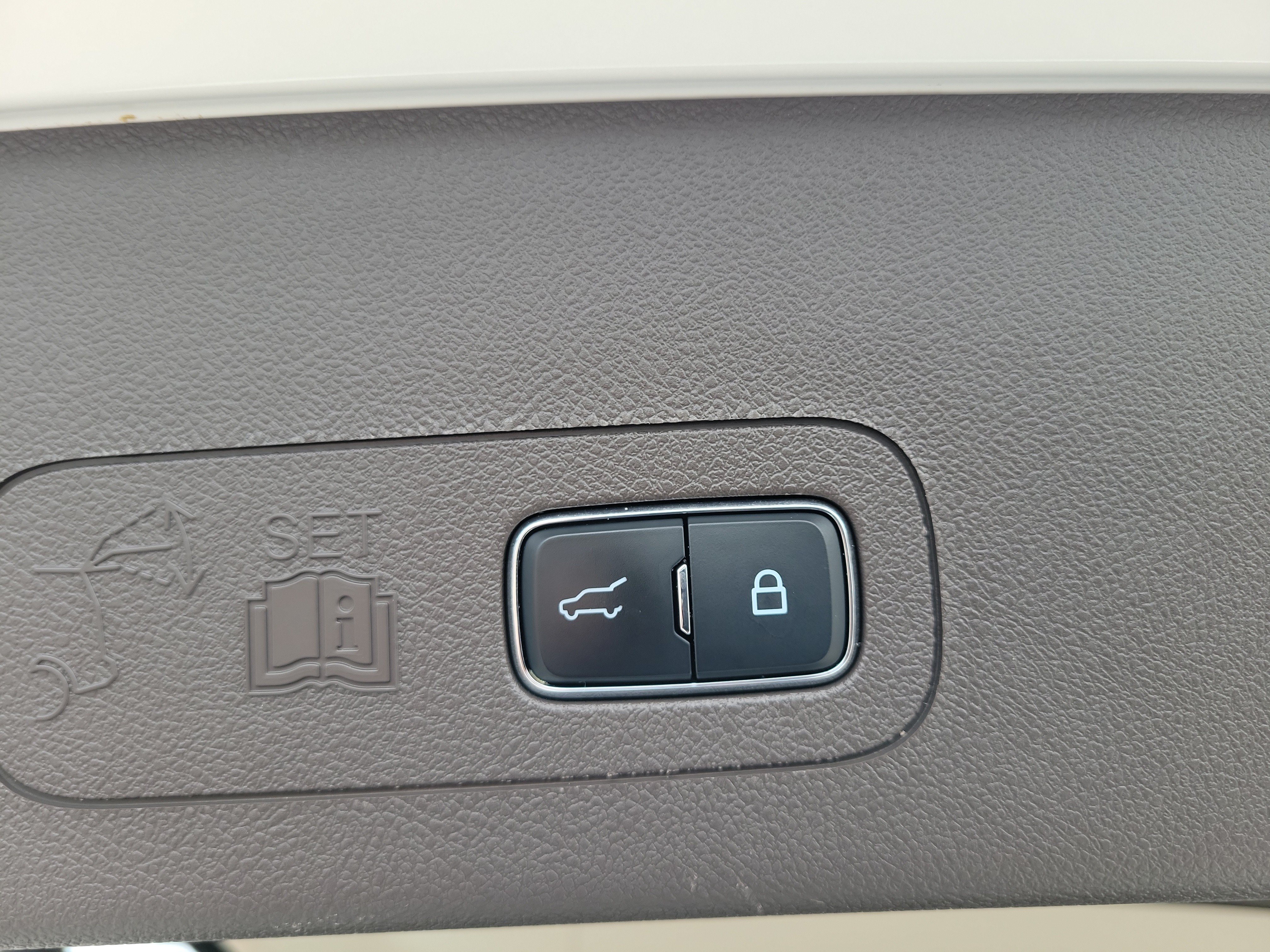 Used 2023 Lincoln Aviator AWD w/ Class IV Trailer Tow Package image 9