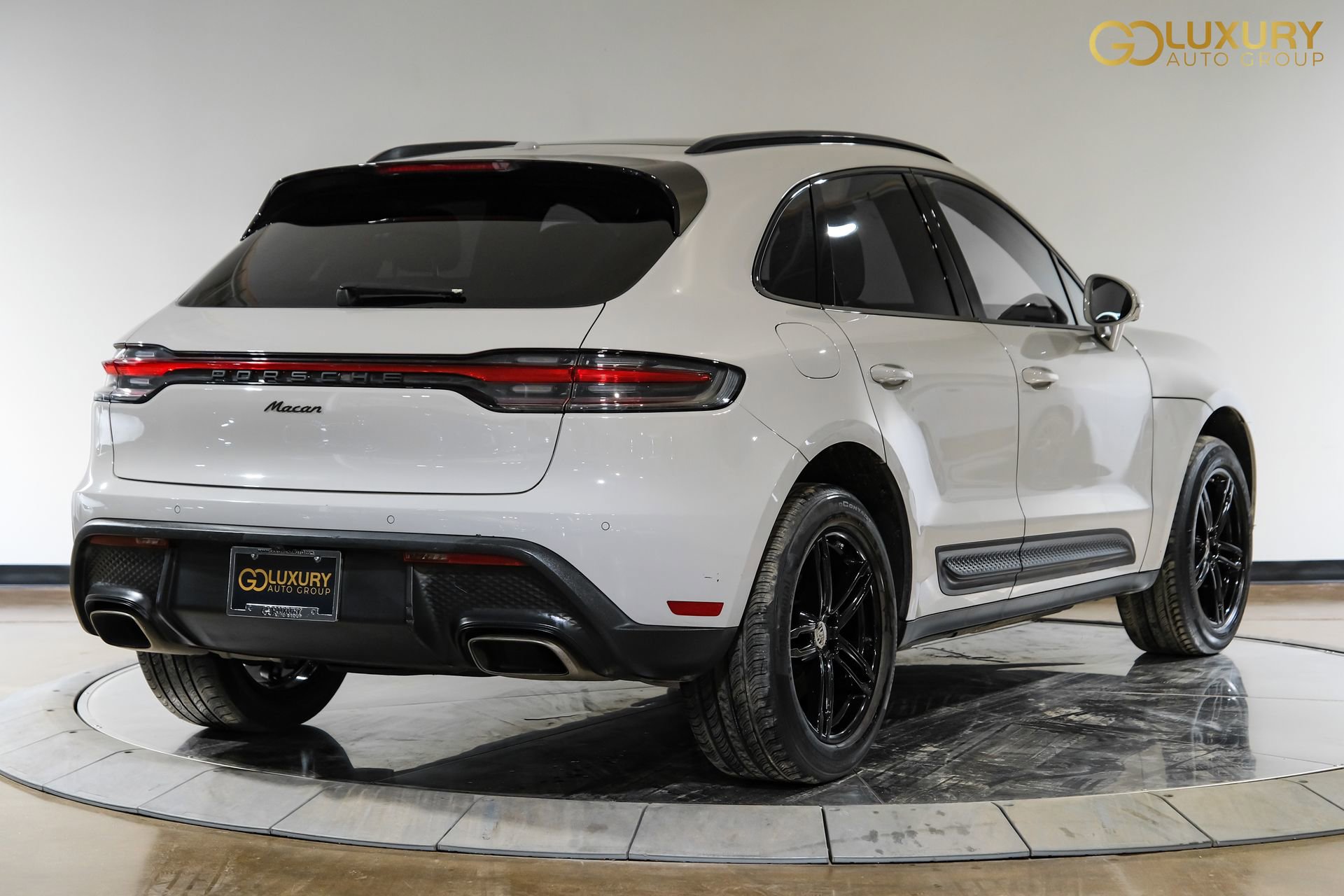 Used 2023 Porsche Macan AWD/4WD image 10