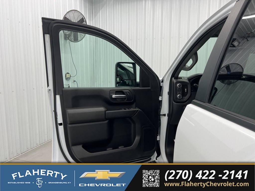 Used 2025 GMC Sierra 2500 Pro w/ 1SA Pro Safety Plus Package AWD/4WD image 8