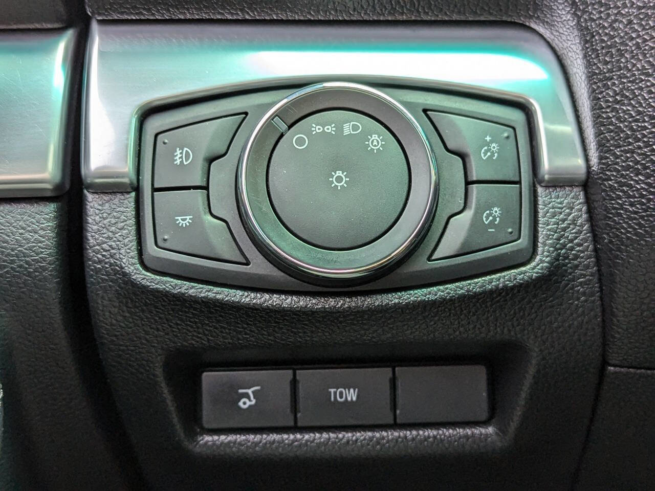 Used 2017 Ford Explorer Sport image 27