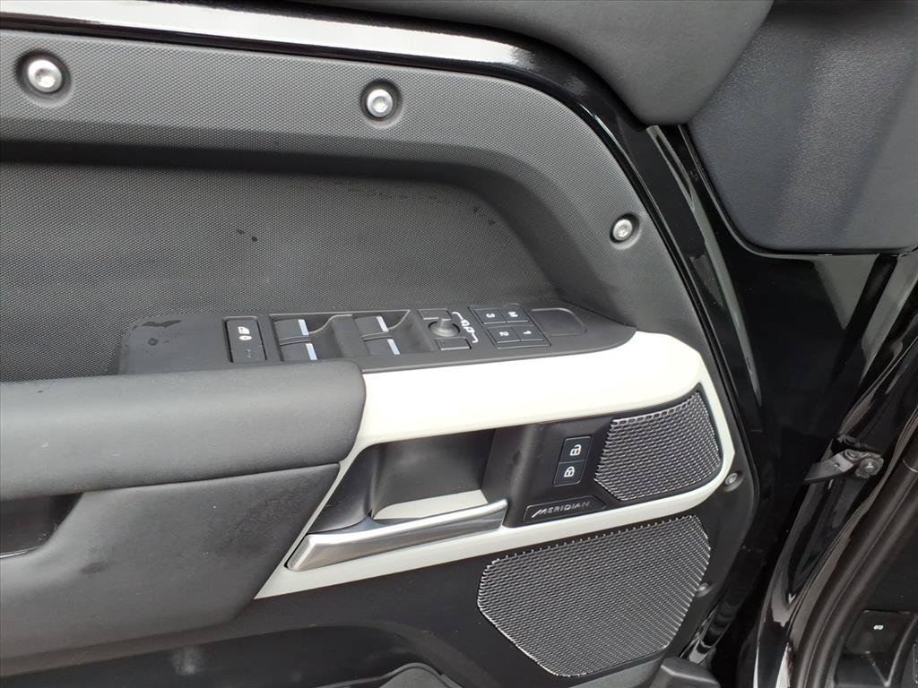 Used 2024 Land Rover Defender 110 X-Dynamic SE AWD/4WD image 14