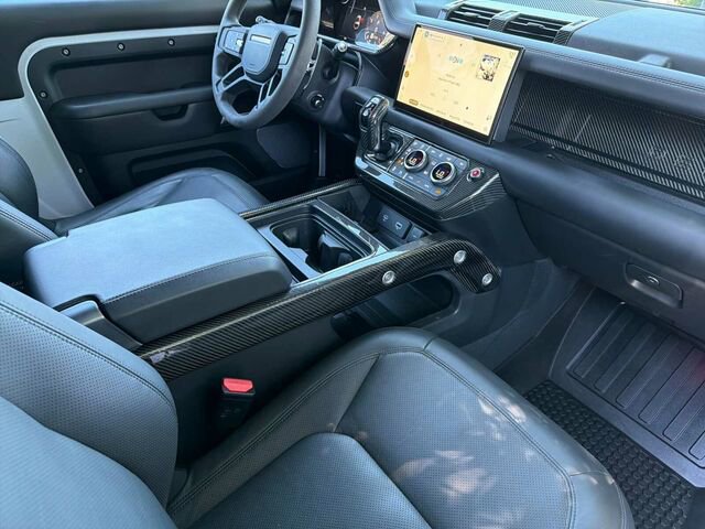 Used 2023 Land Rover Defender 90 V8 AWD/4WD image 19