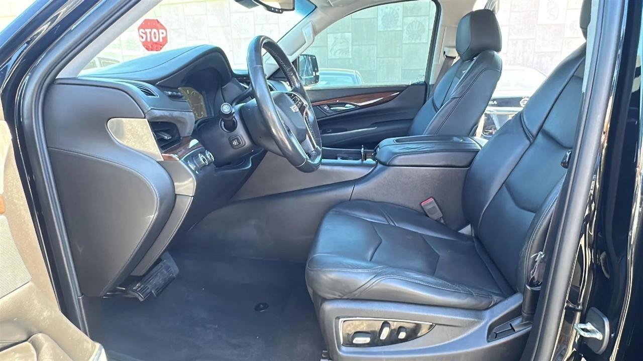 Used 2015 Cadillac Escalade Luxury AWD/4WD image 23