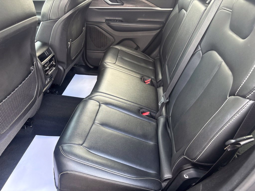 Used 2024 Jeep Grand Cherokee Limited w/ Black Appearance Package AWD/4WD image 37
