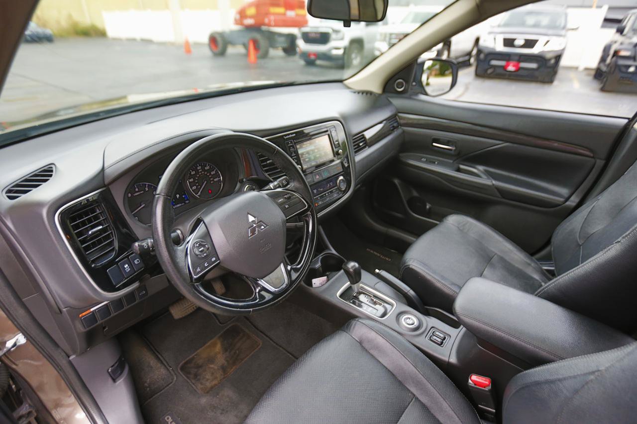 Used 2016 Mitsubishi Outlander SEL AWD/4WD image 4