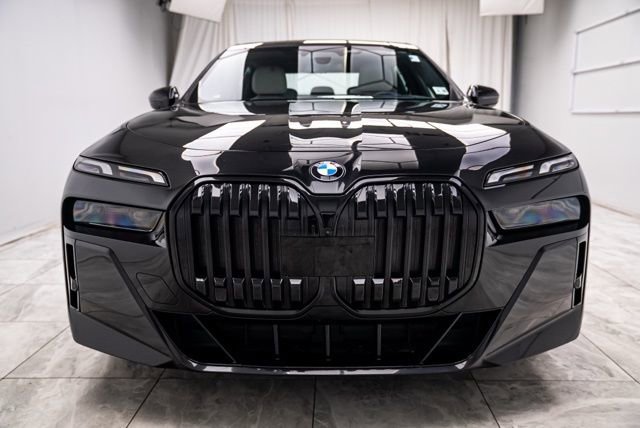 Used 2023 BMW 760i xDrive image 5