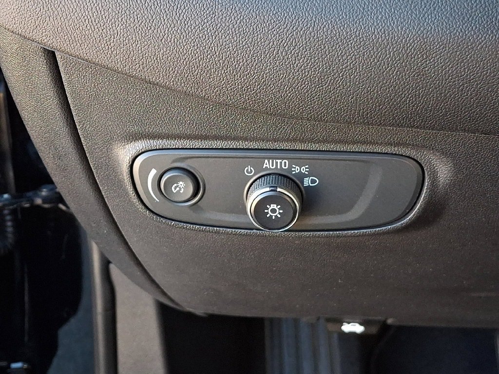 Used 2023 Chevrolet Equinox LT AWD/4WD image 32