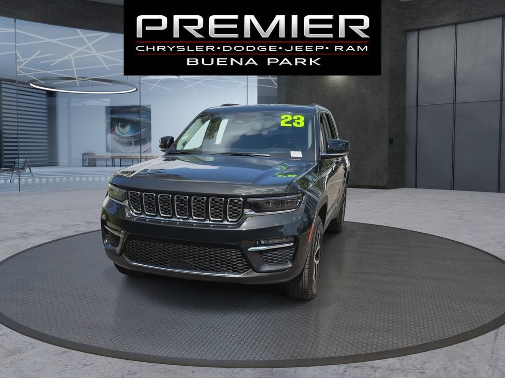 Used 2023 Jeep Grand Cherokee Limited w/ Trailer Tow Prep Group (B) AWD/4WD video 3