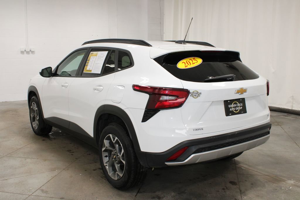 Used 2025 Chevrolet Trax LT image 7