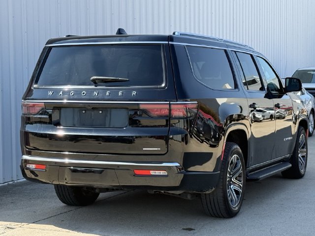 Used 2024 Jeep Wagoneer L Series II w/ Flexible Seating Group RWD image 4