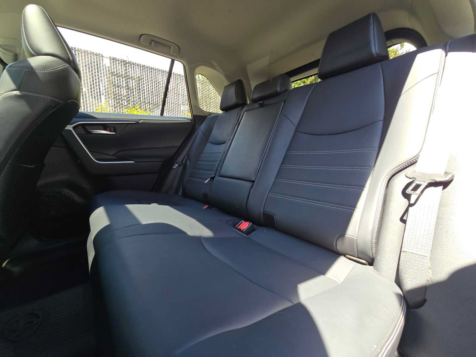 Used 2022 Toyota RAV4 XLE Premium AWD/4WD image 17