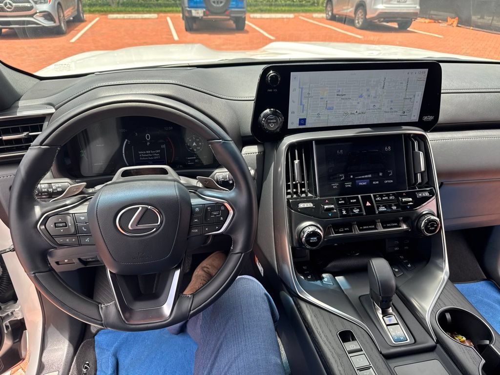 Used 2025 Lexus LX 700h Luxury w/ Appearance Package AWD/4WD image 3