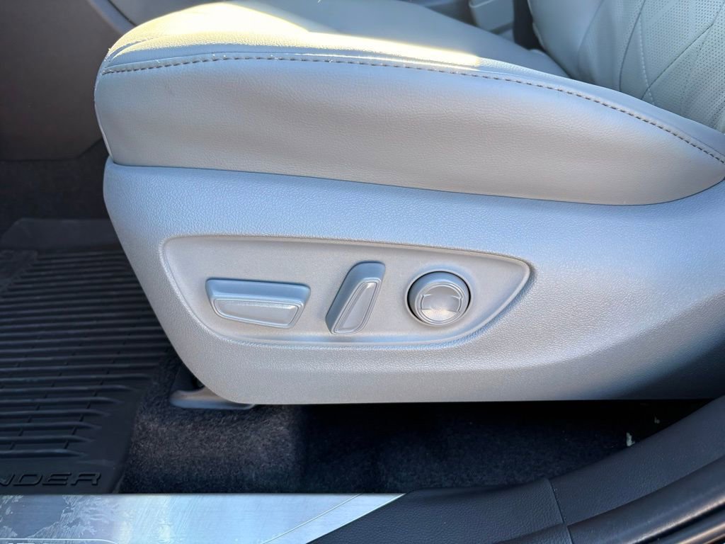 Used 2026 Toyota Highlander Platinum image 24