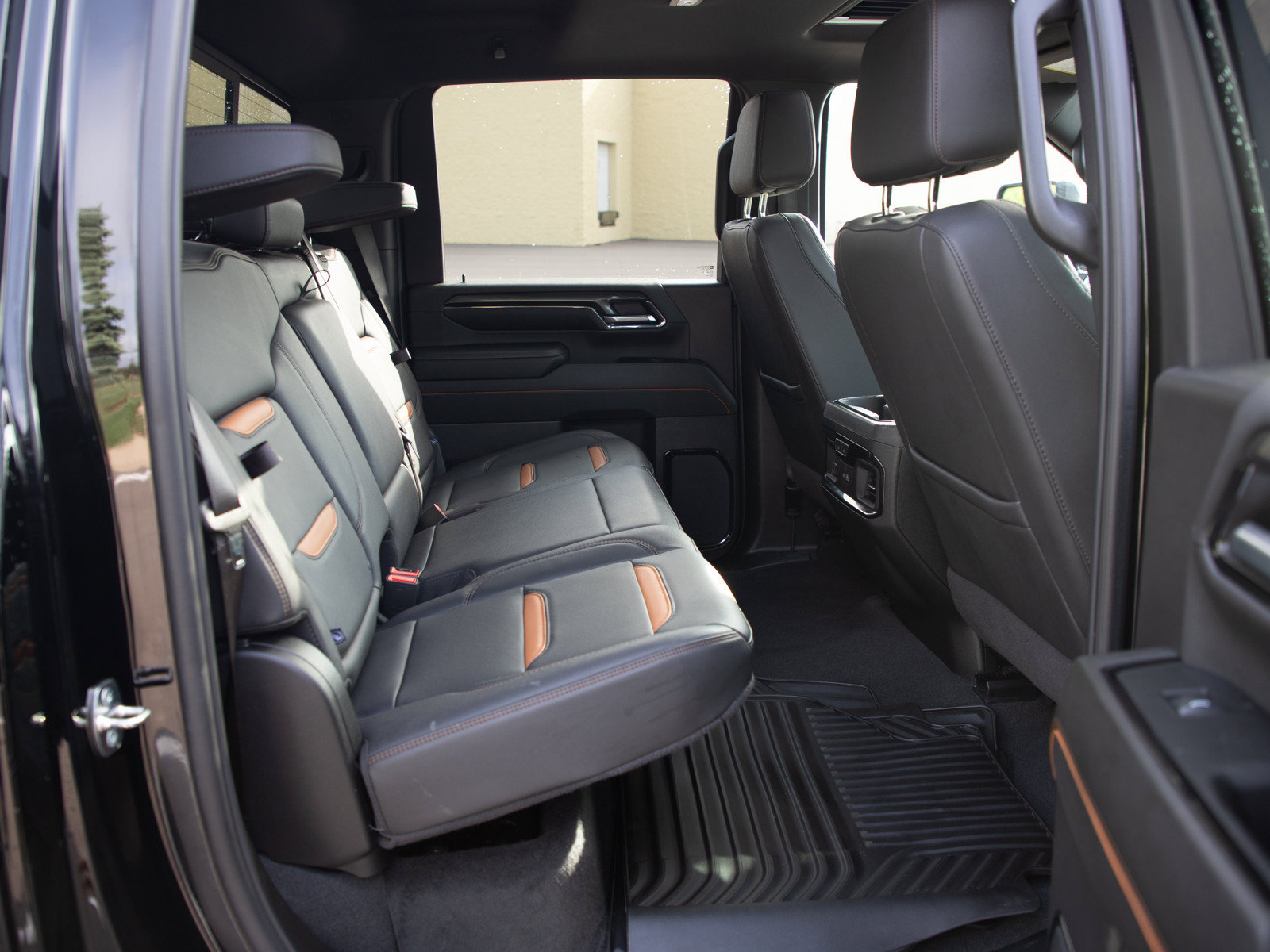 Used 2024 GMC Sierra 2500 AT4 w/ Technology Package AWD/4WD image 14