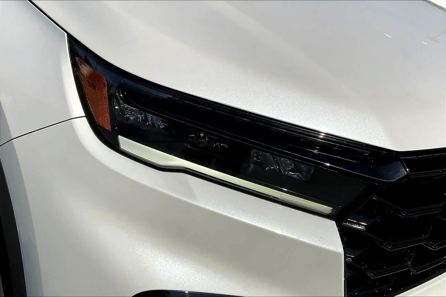 Used 2025 Honda Pilot TrailSport image 28