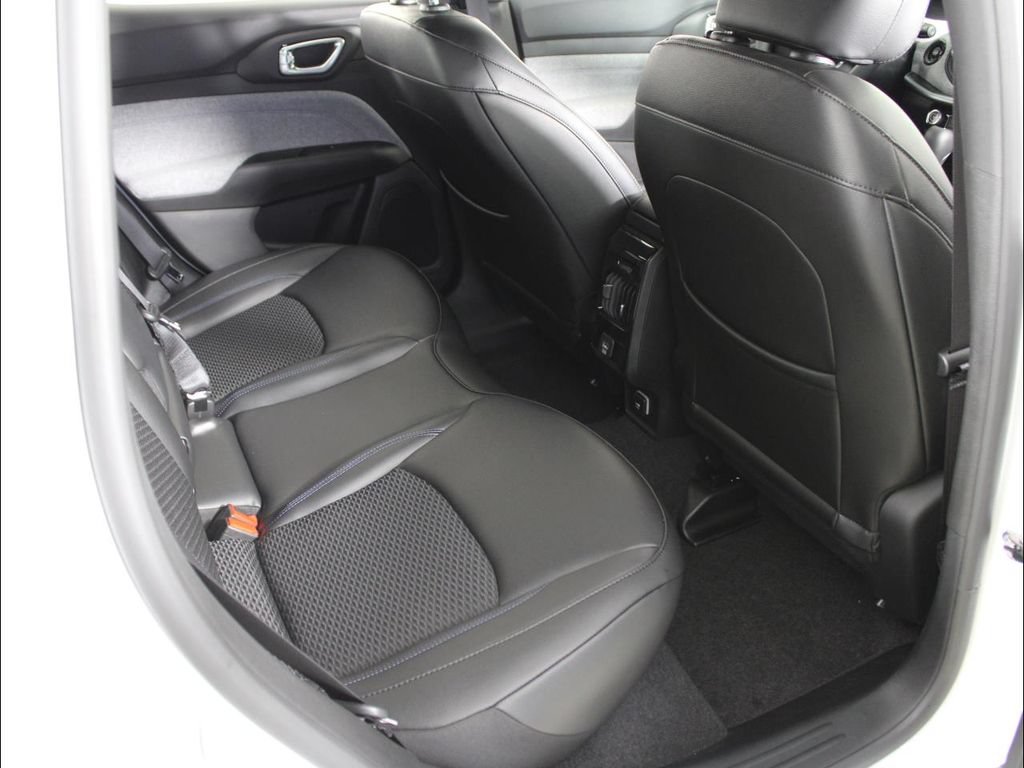 New 2025 Jeep Compass Latitude AWD/4WD image 41