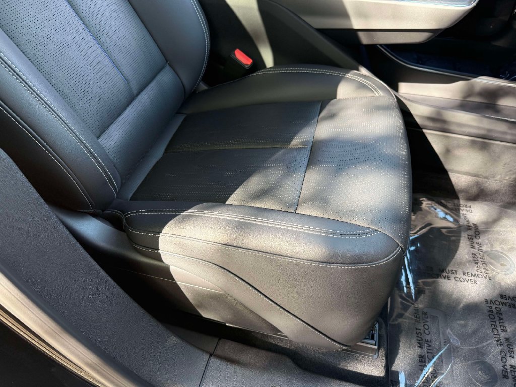 Used 2025 Cadillac Lyriq Luxury w/ LPO, Floor Liner Package AWD/4WD image 15